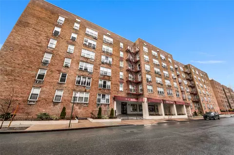 5921 Calloway St #5J, Corona, NY 11368