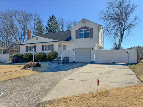 14 Farner Ave, Selden, NY 11784