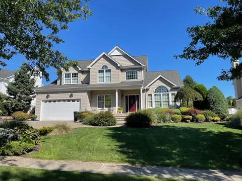 25 Franciscan Ln, Smithtown, NY 11787