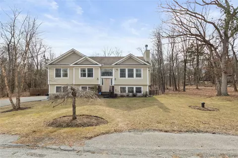 38 Parksville Rd, Pleasant Valley, NY 12569