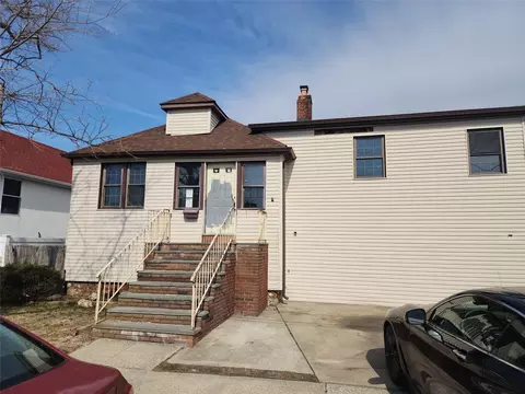 1043 Delaware Ave, Island Park, NY 11558