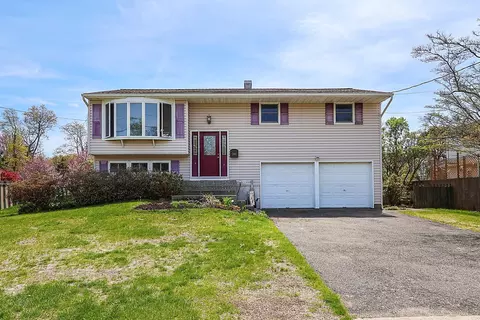 104 Utica St, Bay Shore, NY 11706