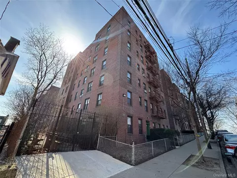 740 E 232 St #TB, New York, NY 10466