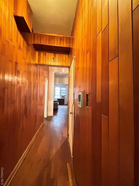 Entry Way - 740 E 232 St #TB, New York, NY 10466 photo 1 of 4