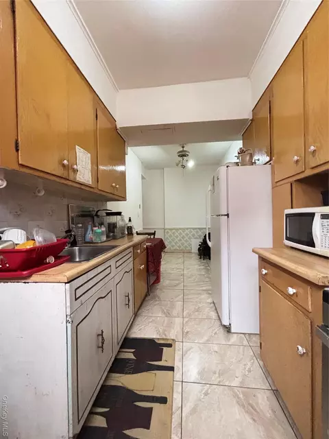 Kitchen - 740 E 232 St #TB, New York, NY 10466 photo 4 of 6