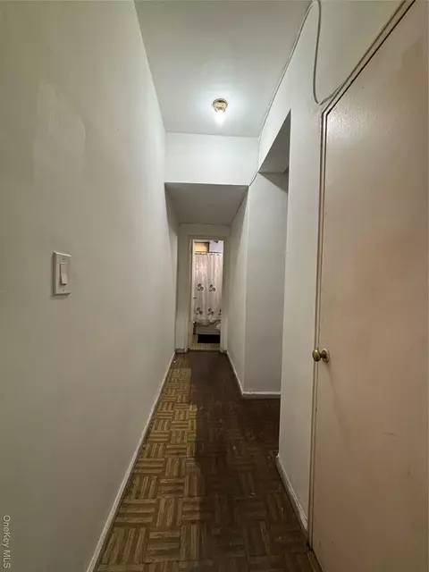 Entry Way - 740 E 232 St #TB, New York, NY 10466 photo 3 of 4