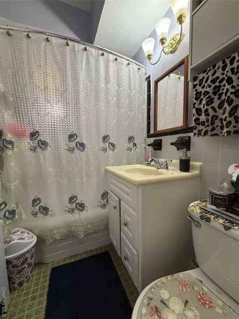 Bath - 740 E 232 St #TB, New York, NY 10466 photo 1 of 2