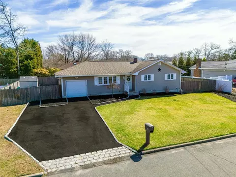 31 Forest Ave, Port Jefferson Station, NY 11776