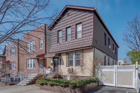 2871 E 194th St, New York, NY 10461