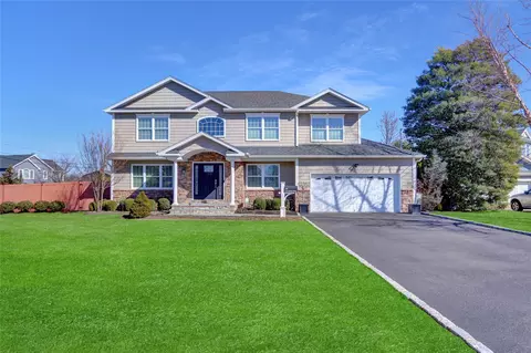 170 E Shore Dr, Massapequa, NY 11758