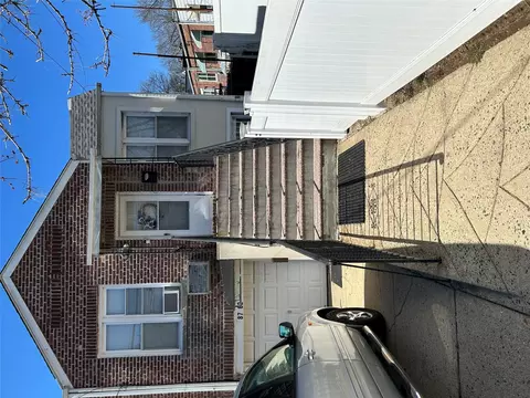 8762 Little Neck Pkwy, New York, NY 11001