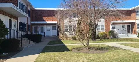 143 Farber Dr #143, West Babylon, NY 11704