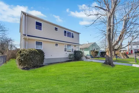 7 Howard Ave, Freeport, NY 11520