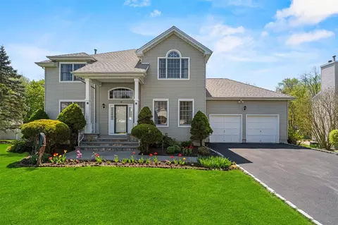 12 Loomis Dr, Baldwin Place, NY 10505