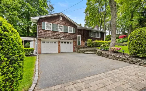 501 Arthur St, Centerport, NY 11721