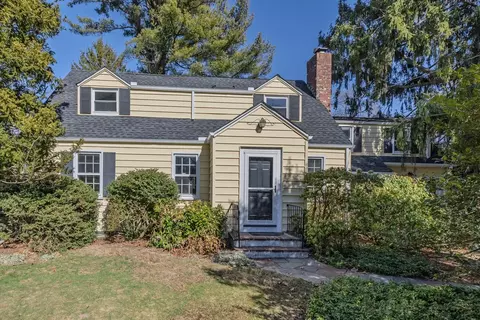17 Dogwood Dr, Stony Brook, NY 11790