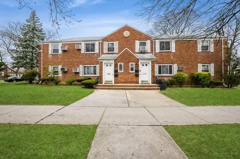 73-01 Little Neck Pkwy #2H, Glen Oaks, NY 11004
