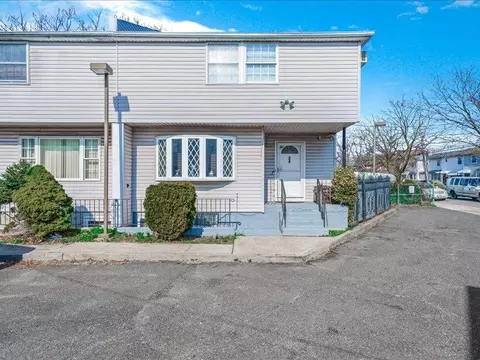 22234 141st Ave, New York, NY 11413