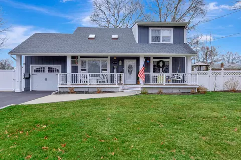 11 Happy Acres Dr, Shirley, NY 11967