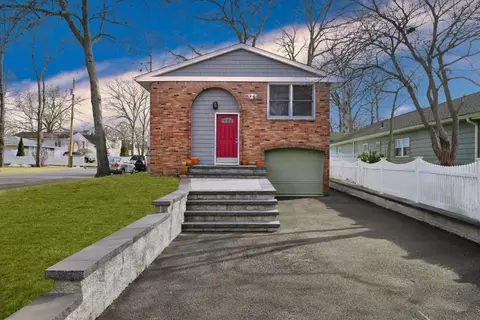 97 Lake Promenade, Ronkonkoma, NY 11779