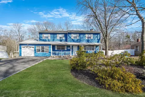 337 Jamaica Ave, Medford, NY 11763