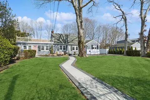 4023 Driscoll Ln, Seaford, NY 11783