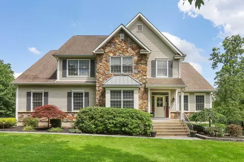 36 Saint Andrews Ln, East Fishkill, NY 12533