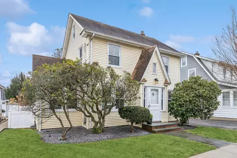 115 Wheeler Ave, North Hempstead, NY 11501