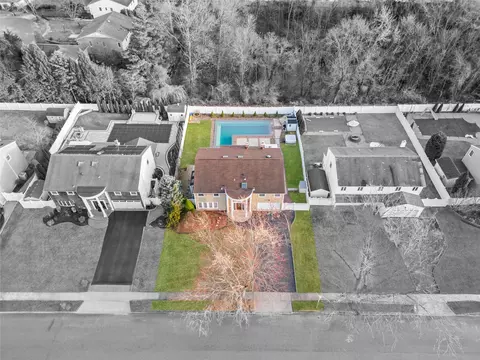 75 Empress Pines Dr, Nesconset, NY 11767