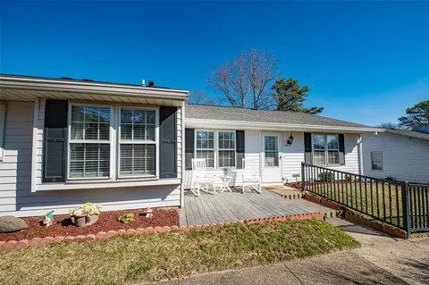 346 Woodbridge Dr #B, Ridge, NY 11961