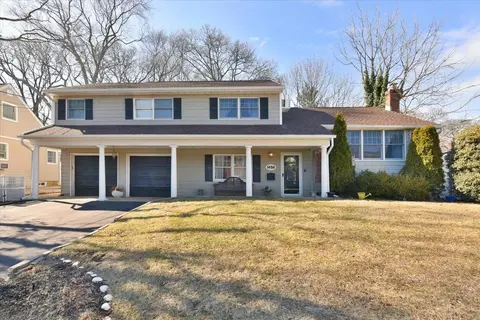 1456 Wagner St, Wantagh, NY 11793