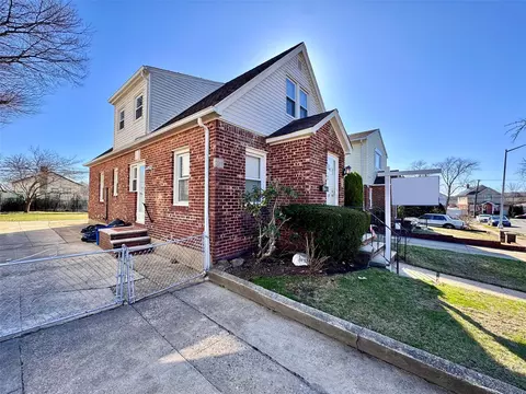 174-22 Gladwin Ave, New York, NY 11365