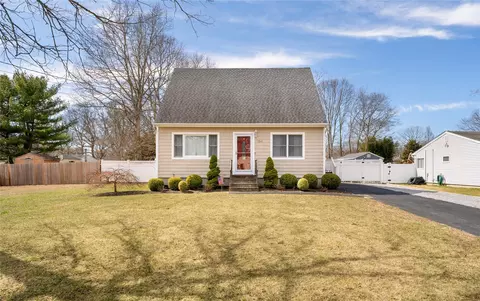 184 N Titmus Dr, Mastic, NY 11950
