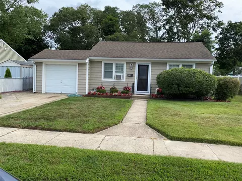 1417 Lombardy Blvd, Bay Shore, NY 11706