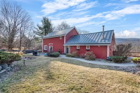 8 Lakeview Trl, Salisbury Mills, NY 12577