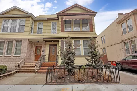 77-45 75th St, Glendale, NY 11385