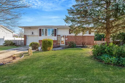 349 W 17th St, Deer Park, NY 11729