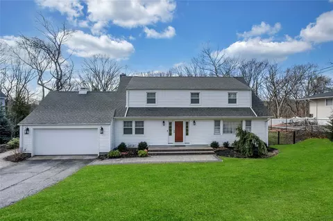 40 Ridge Rd, Smithtown, NY 11787
