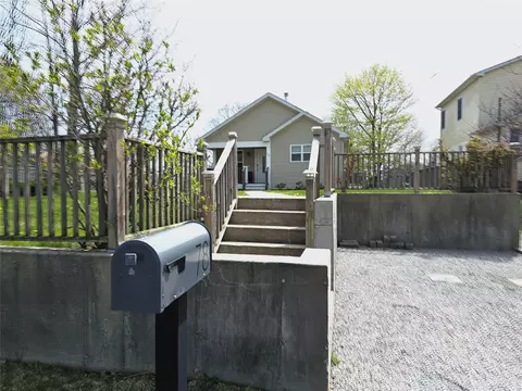78 Saint George Dr, Shirley, NY 11967