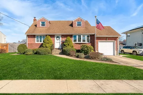 138 Intervale Ave, South Farmingdale, NY 11735