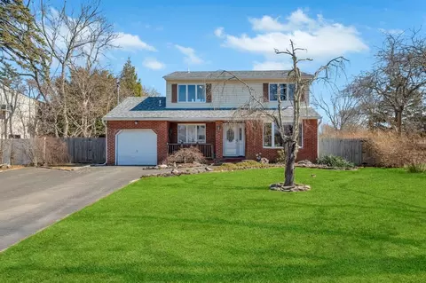 1591 Louis Kossuth Ave, Bohemia, NY 11716