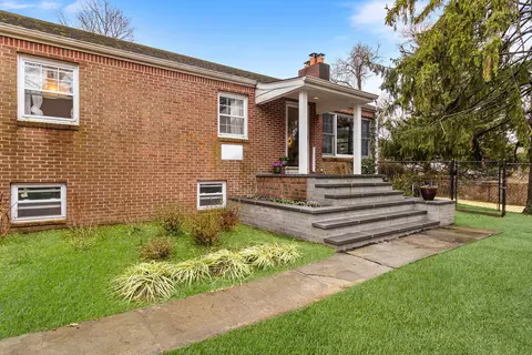 105 Union Ave, Amityville, NY 11701
