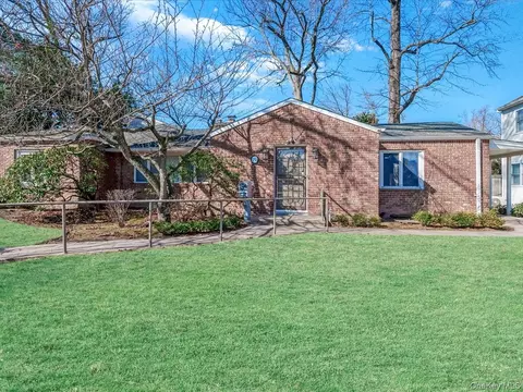 27 Rose Ave, North Hempstead, NY 11021