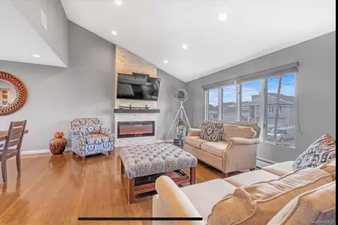 2733 Lee Pl, Bellmore, NY 11710