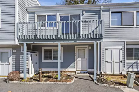 25 Barker St #205, Mount Kisco, NY 10549