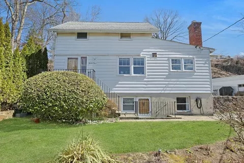 24 Burnsdale Ave, Mount Pleasant, NY 10595