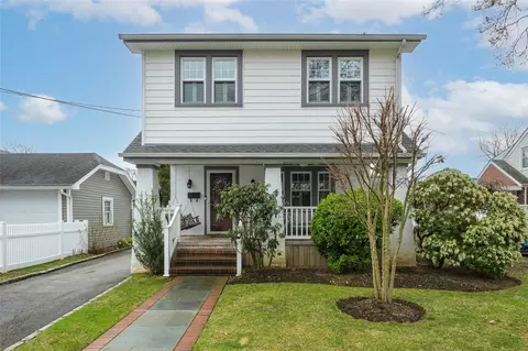 50 Poplar St, North Hempstead, NY 11590