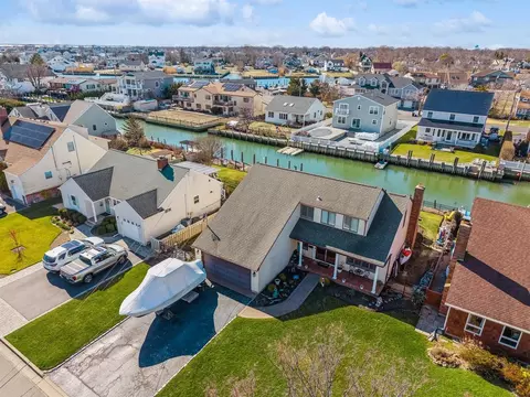 47 Braham Ave, Amityville, NY 11701