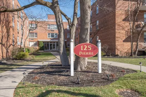 125 Main St #2D, North Hempstead, NY 11050