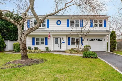 136 Monell Ave, Islip, NY 11751